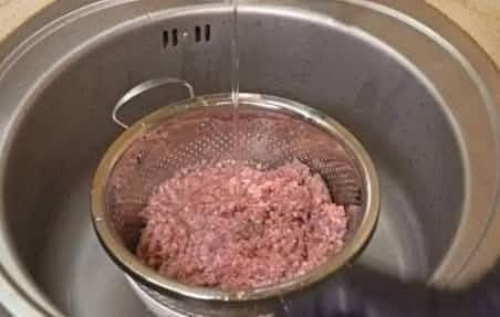 Why Rinsing Ground Beef Before Cooking Isn’t Necessary 470798154_122128050044514556_792184364730942116_n