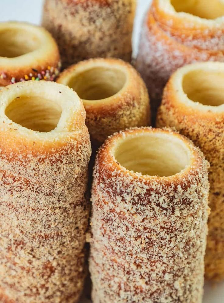 Hungarian Chimney Cake (Kürtőskalács): The Irresistible Spiral of Sweetness fba5f7cf3018bb7774c28c23f797c8ab